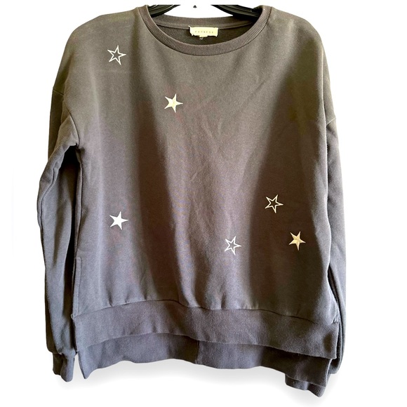 Promesa gray w/ white stars loose fit crew neck top; medium; EUC - Picture 2 of 5